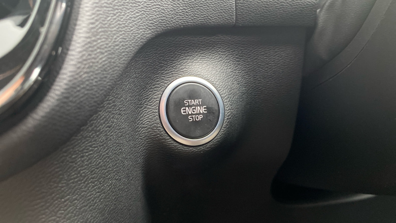 Volvo XC40 2.0 B3P Plus Dark 5dr Auto Petrol Estate